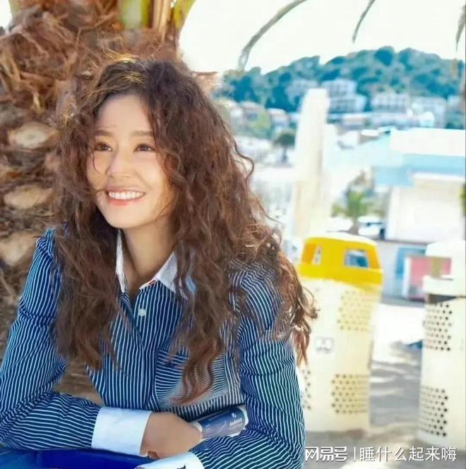 长发公主张柏芝太雷人景甜可爱如狮子狗龙8游戏国际登录女星留羊毛卷唐嫣像(图5)