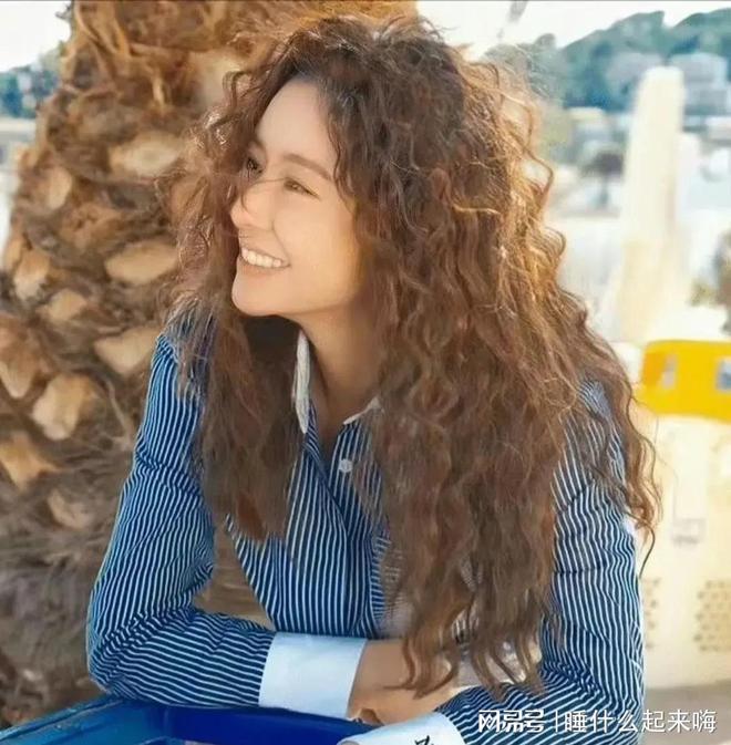 长发公主张柏芝太雷人景甜可爱如狮子狗龙8游戏国际登录女星留羊毛卷唐嫣像(图11)