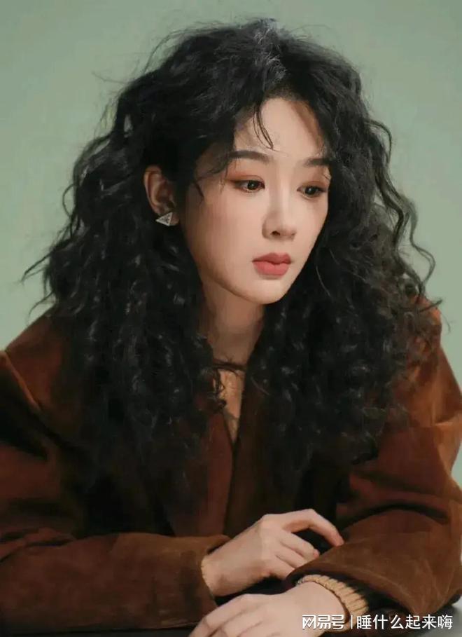 长发公主张柏芝太雷人景甜可爱如狮子狗龙8游戏国际登录女星留羊毛卷唐嫣像(图10)