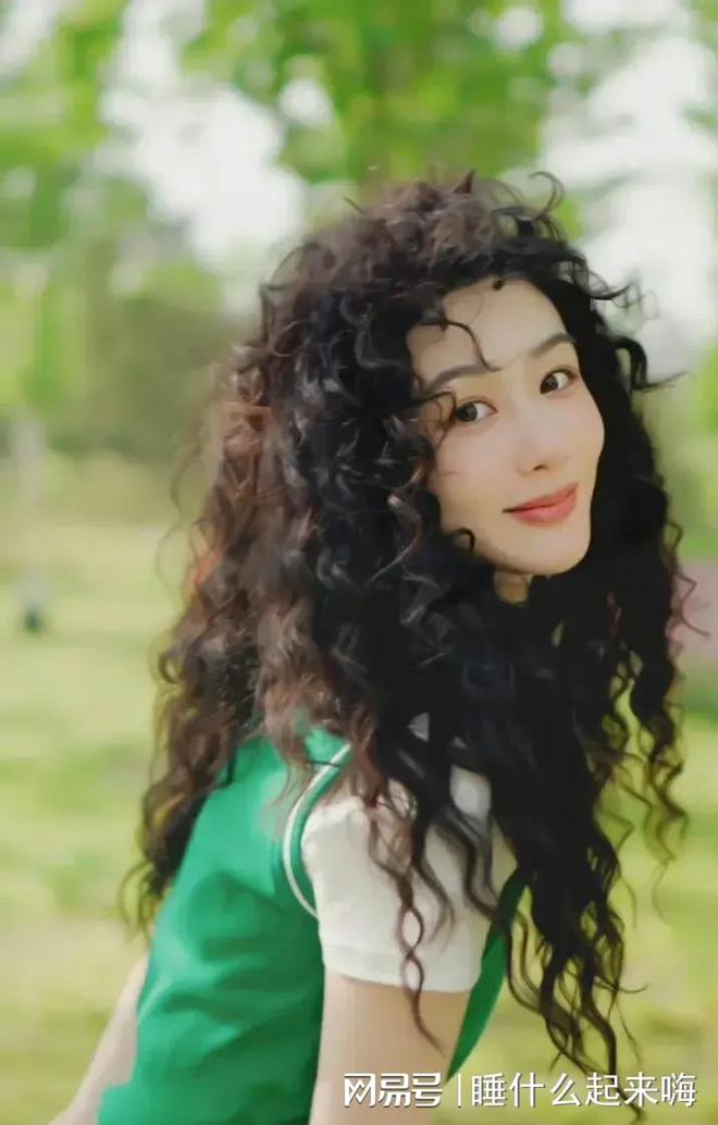 长发公主张柏芝太雷人景甜可爱如狮子狗龙8游戏国际登录女星留羊毛卷唐嫣像(图14)