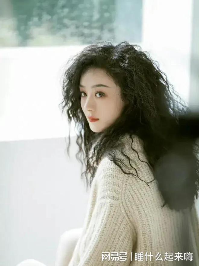 长发公主张柏芝太雷人景甜可爱如狮子狗龙8游戏国际登录女星留羊毛卷唐嫣像(图17)