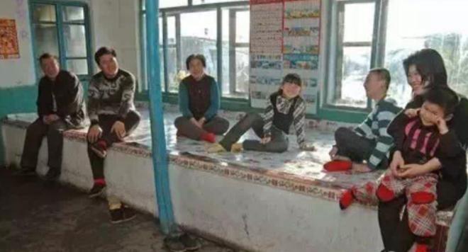 新婚夫妻不尴尬吗？对于这事当地人怎么说？long8唯一中国网站东北一家同睡一炕上(图10)